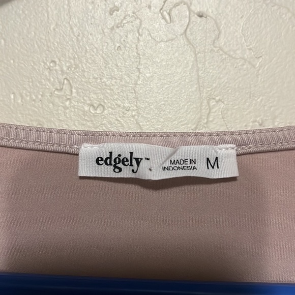 Maurice’s Edgely Form Fitting Tee - Picture 2 of 3